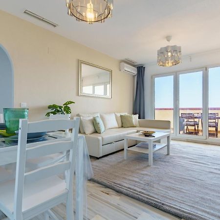 Chic Beachfront Flat With Amazing Sea Views And Private Indoor Parking Benalmádena Kültér fotó