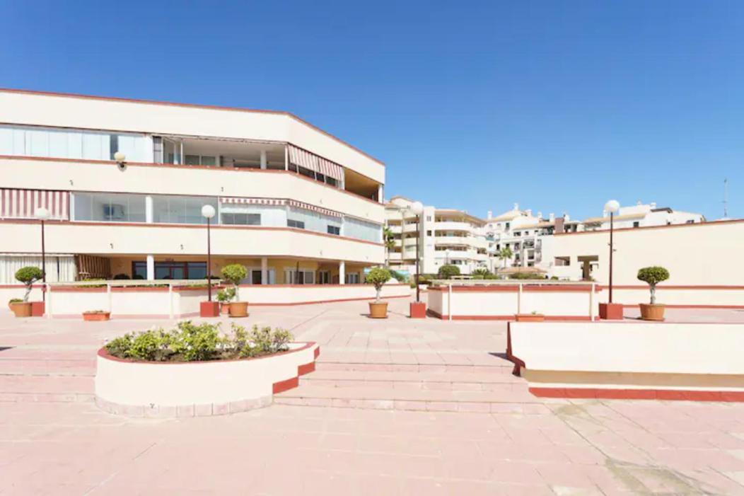 Chic Beachfront Flat With Amazing Sea Views And Private Indoor Parking Benalmádena Kültér fotó