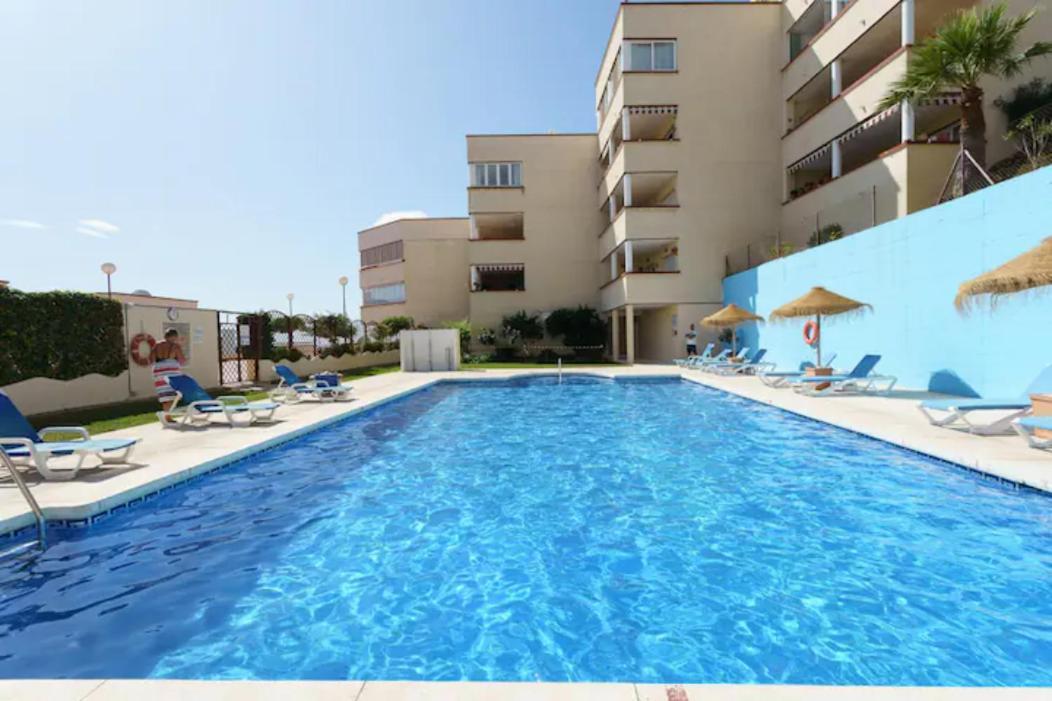 Chic Beachfront Flat With Amazing Sea Views And Private Indoor Parking Benalmádena Kültér fotó