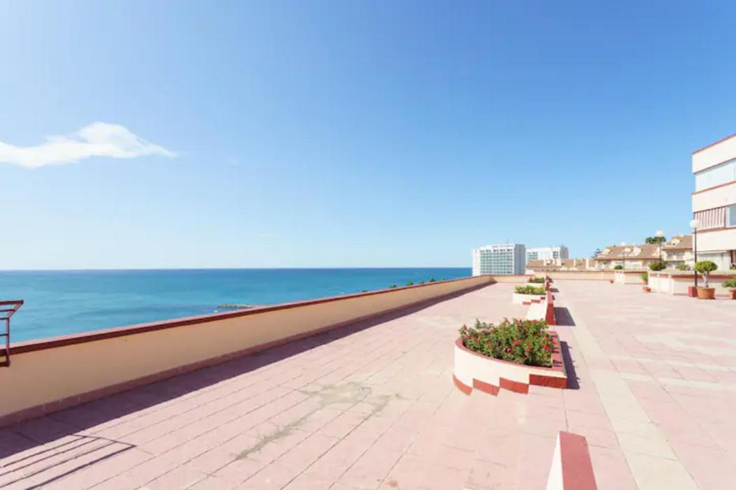 Chic Beachfront Flat With Amazing Sea Views And Private Indoor Parking Benalmádena Kültér fotó