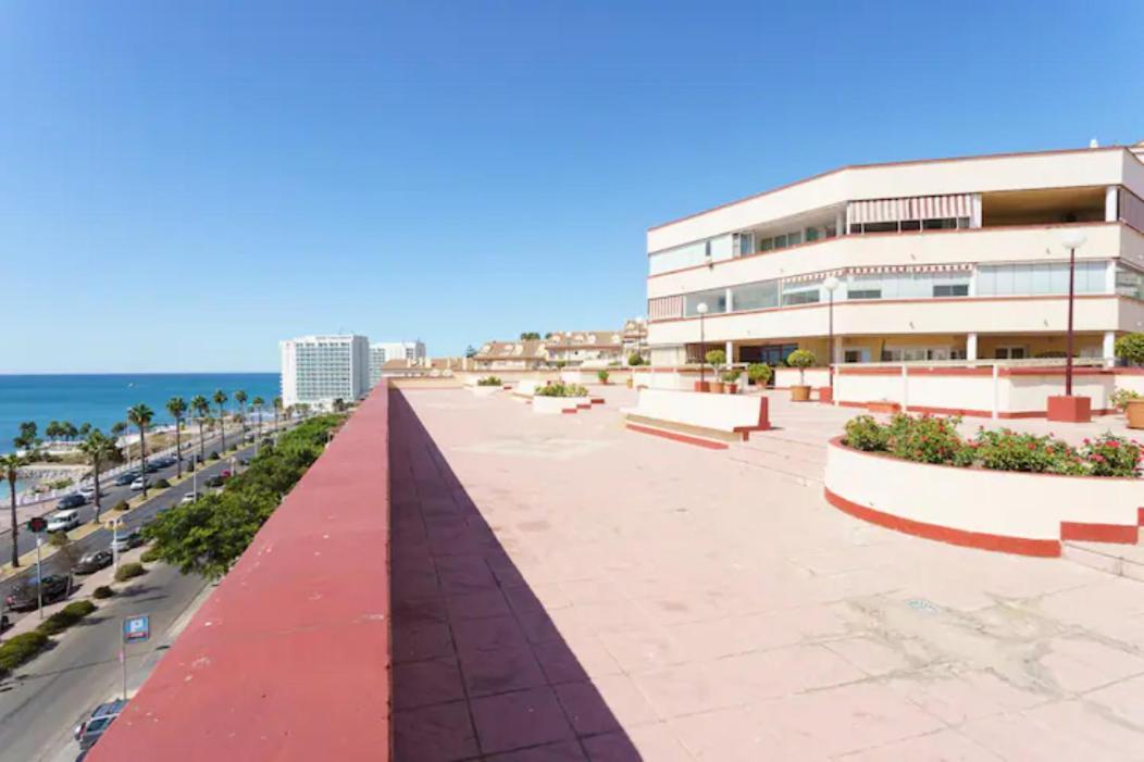 Chic Beachfront Flat With Amazing Sea Views And Private Indoor Parking Benalmádena Kültér fotó