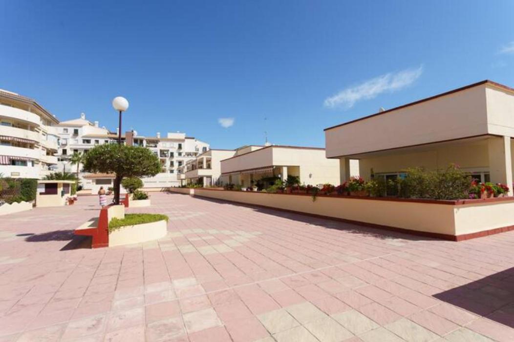 Chic Beachfront Flat With Amazing Sea Views And Private Indoor Parking Benalmádena Kültér fotó