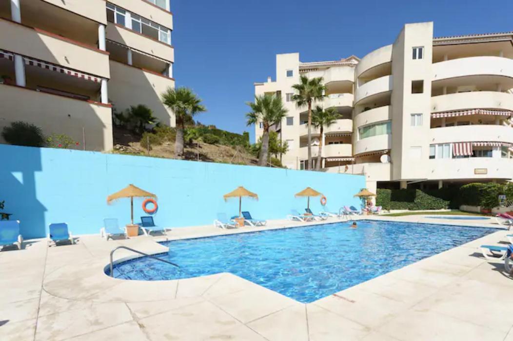 Chic Beachfront Flat With Amazing Sea Views And Private Indoor Parking Benalmádena Kültér fotó