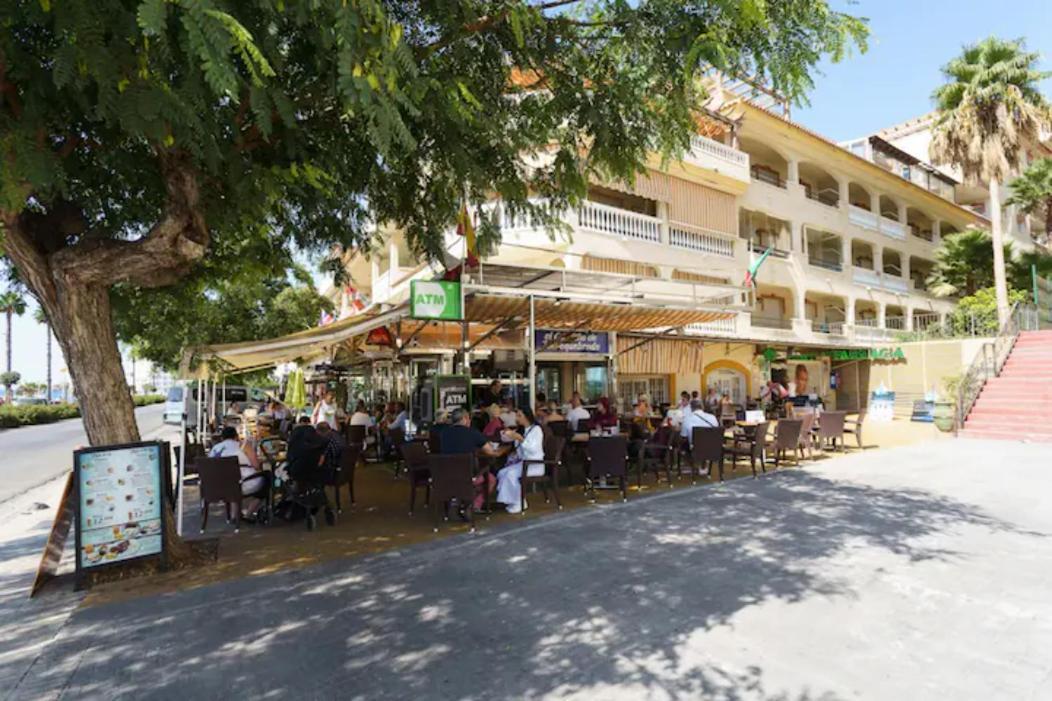 Chic Beachfront Flat With Amazing Sea Views And Private Indoor Parking Benalmádena Kültér fotó
