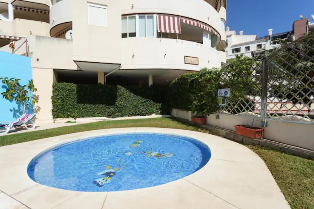 Chic Beachfront Flat With Amazing Sea Views And Private Indoor Parking Benalmádena Kültér fotó