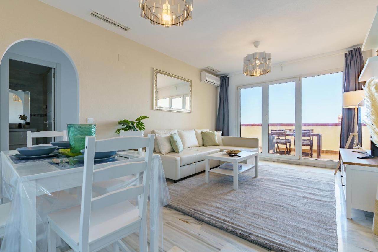 Chic Beachfront Flat With Amazing Sea Views And Private Indoor Parking Benalmádena Kültér fotó