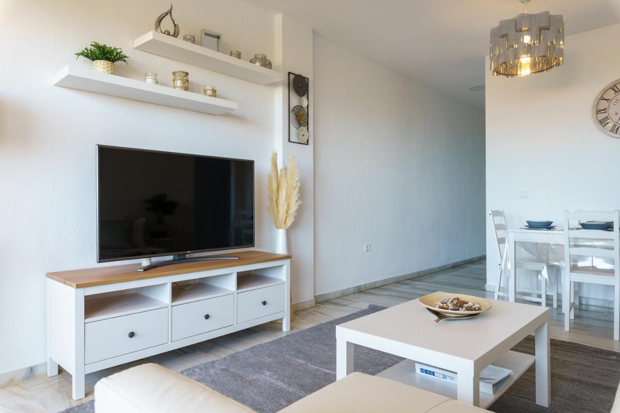 Chic Beachfront Flat With Amazing Sea Views And Private Indoor Parking Benalmádena Kültér fotó