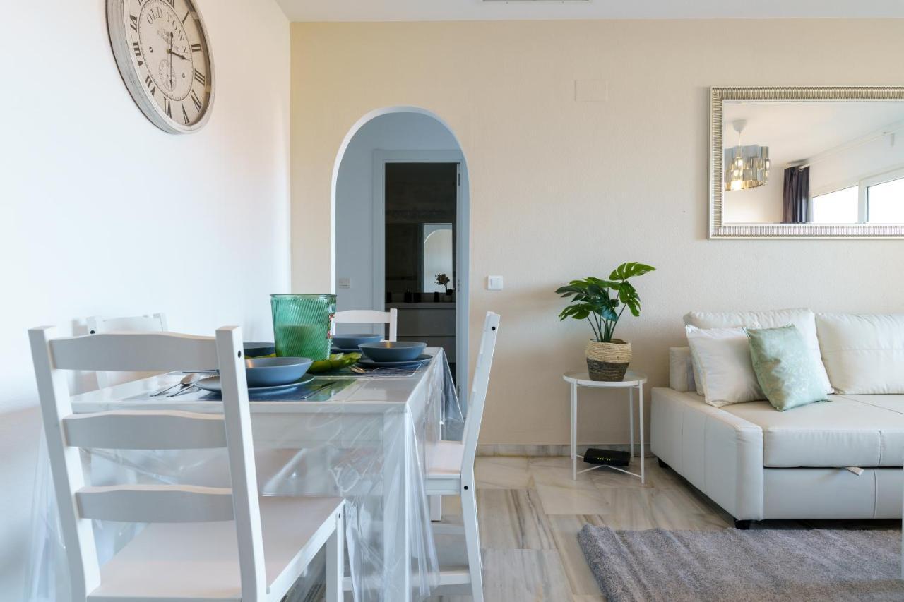 Chic Beachfront Flat With Amazing Sea Views And Private Indoor Parking Benalmádena Kültér fotó