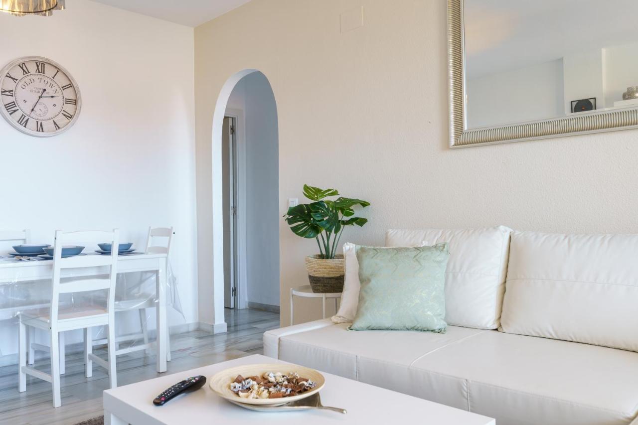 Chic Beachfront Flat With Amazing Sea Views And Private Indoor Parking Benalmádena Kültér fotó