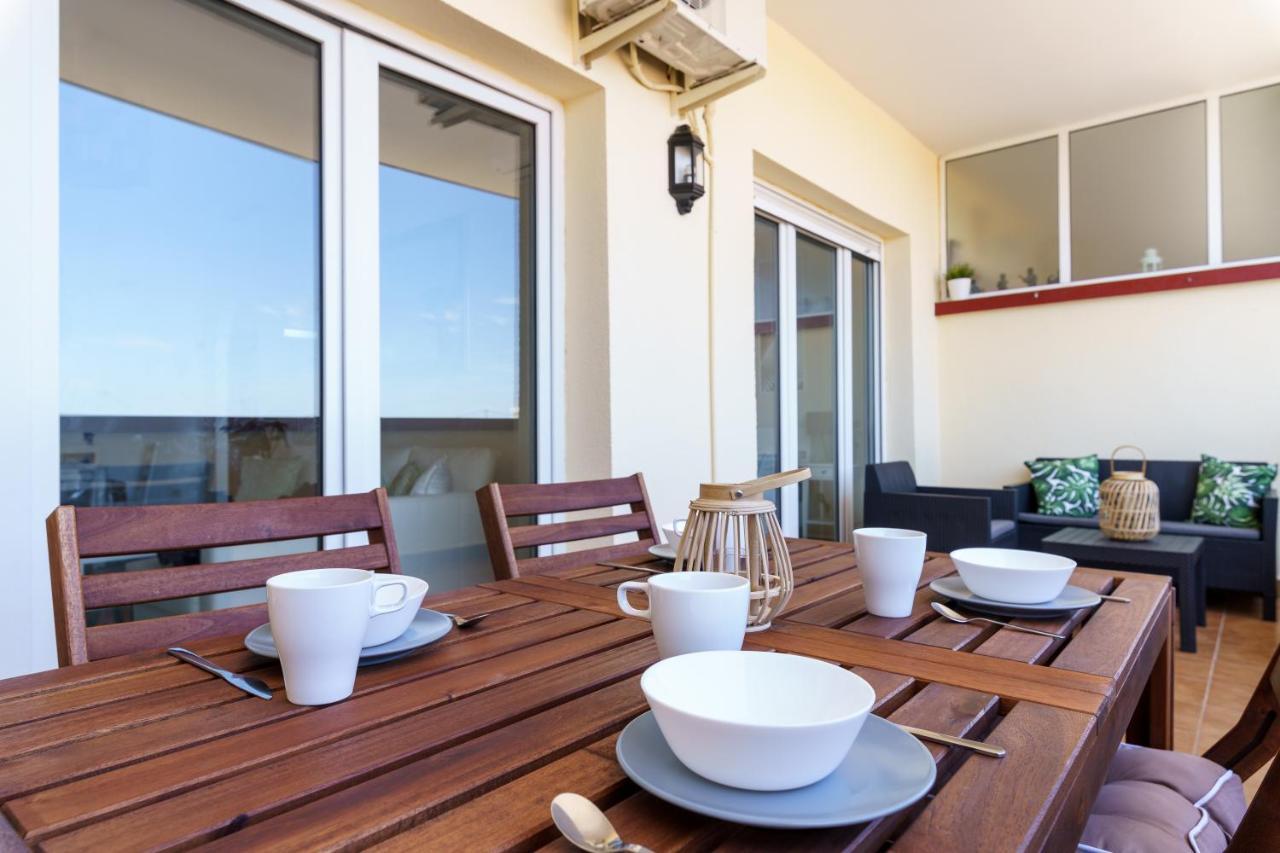 Chic Beachfront Flat With Amazing Sea Views And Private Indoor Parking Benalmádena Kültér fotó