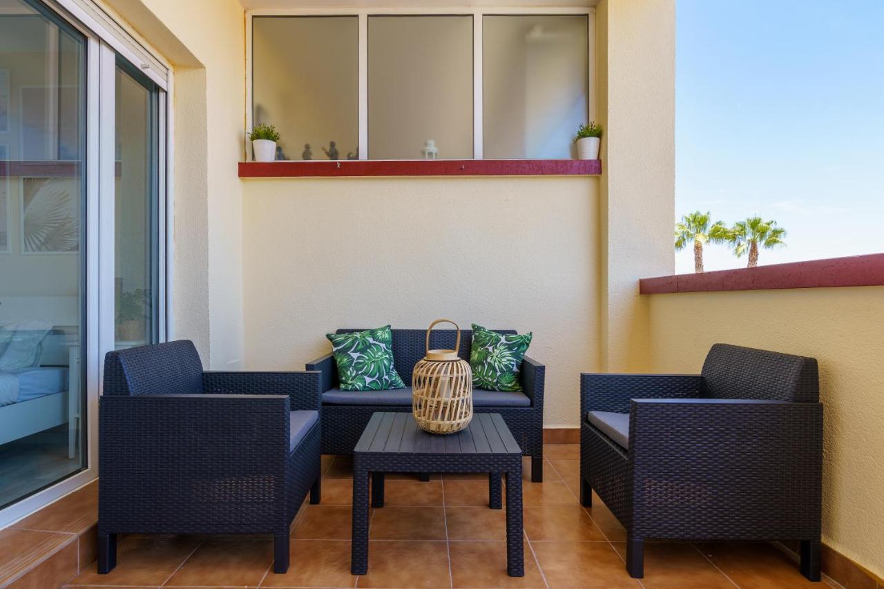 Chic Beachfront Flat With Amazing Sea Views And Private Indoor Parking Benalmádena Kültér fotó
