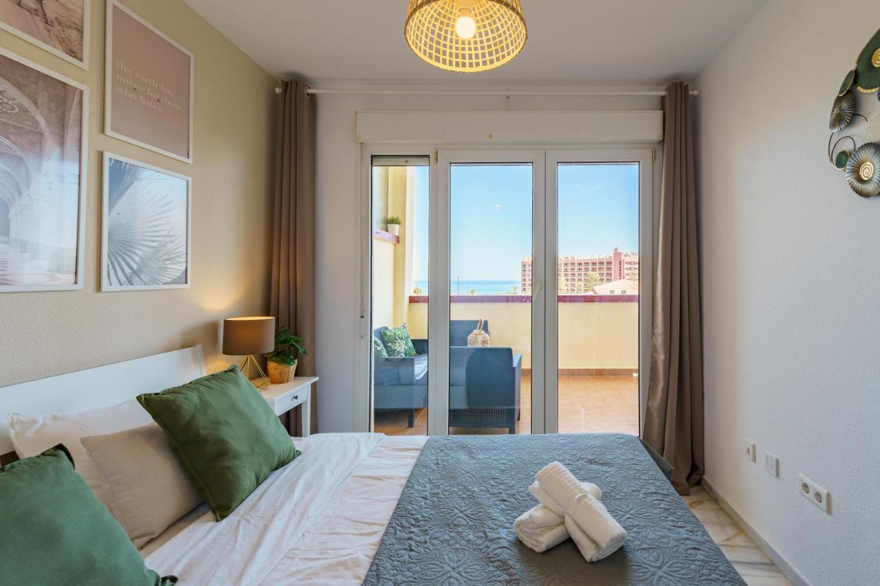 Chic Beachfront Flat With Amazing Sea Views And Private Indoor Parking Benalmádena Kültér fotó