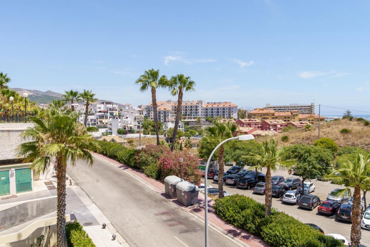 Chic Beachfront Flat With Amazing Sea Views And Private Indoor Parking Benalmádena Kültér fotó