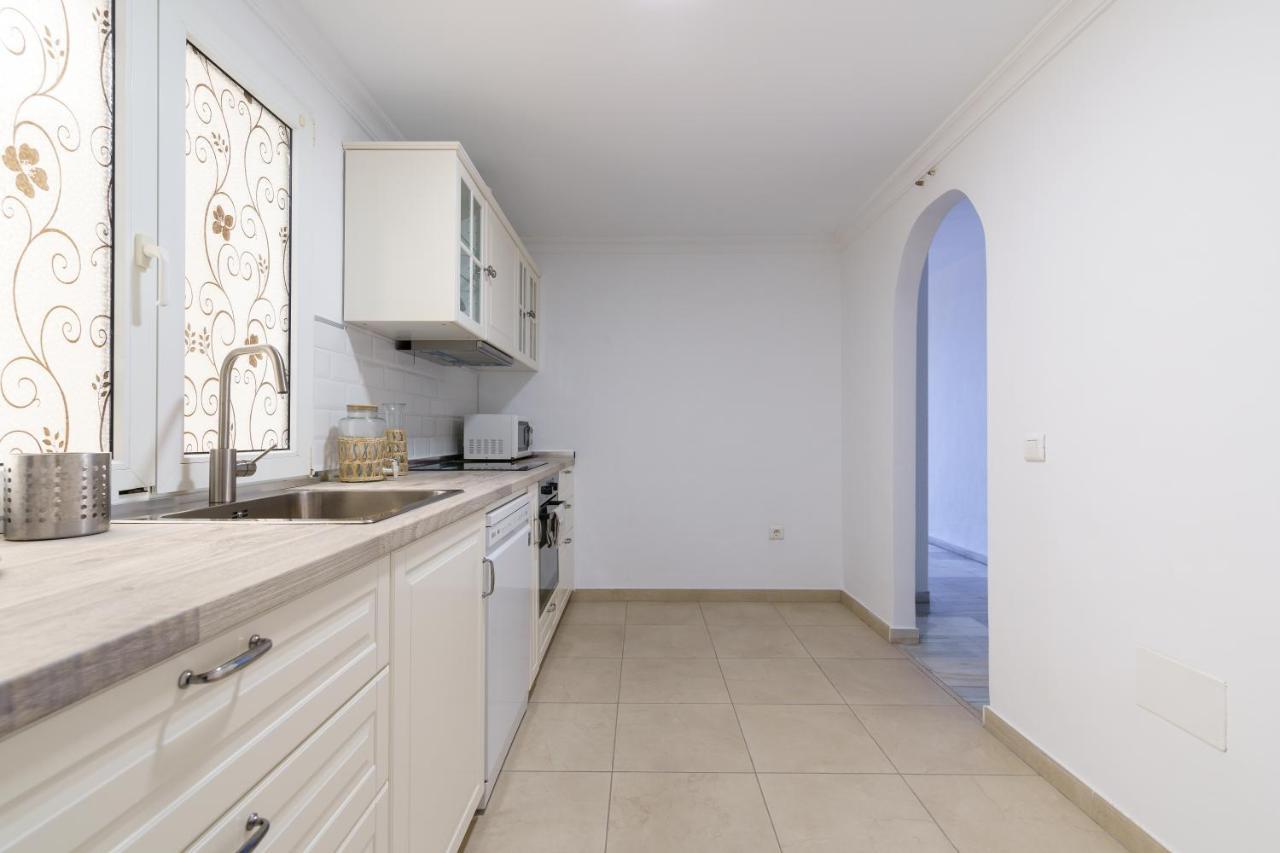 Chic Beachfront Flat With Amazing Sea Views And Private Indoor Parking Benalmádena Kültér fotó